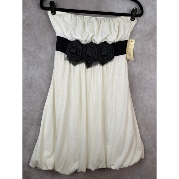 Too Mi Dresses & Skirts - NWT Y2K Too Mi Strapless Bubble Hem Dress Women Medium White Black Floral Sash